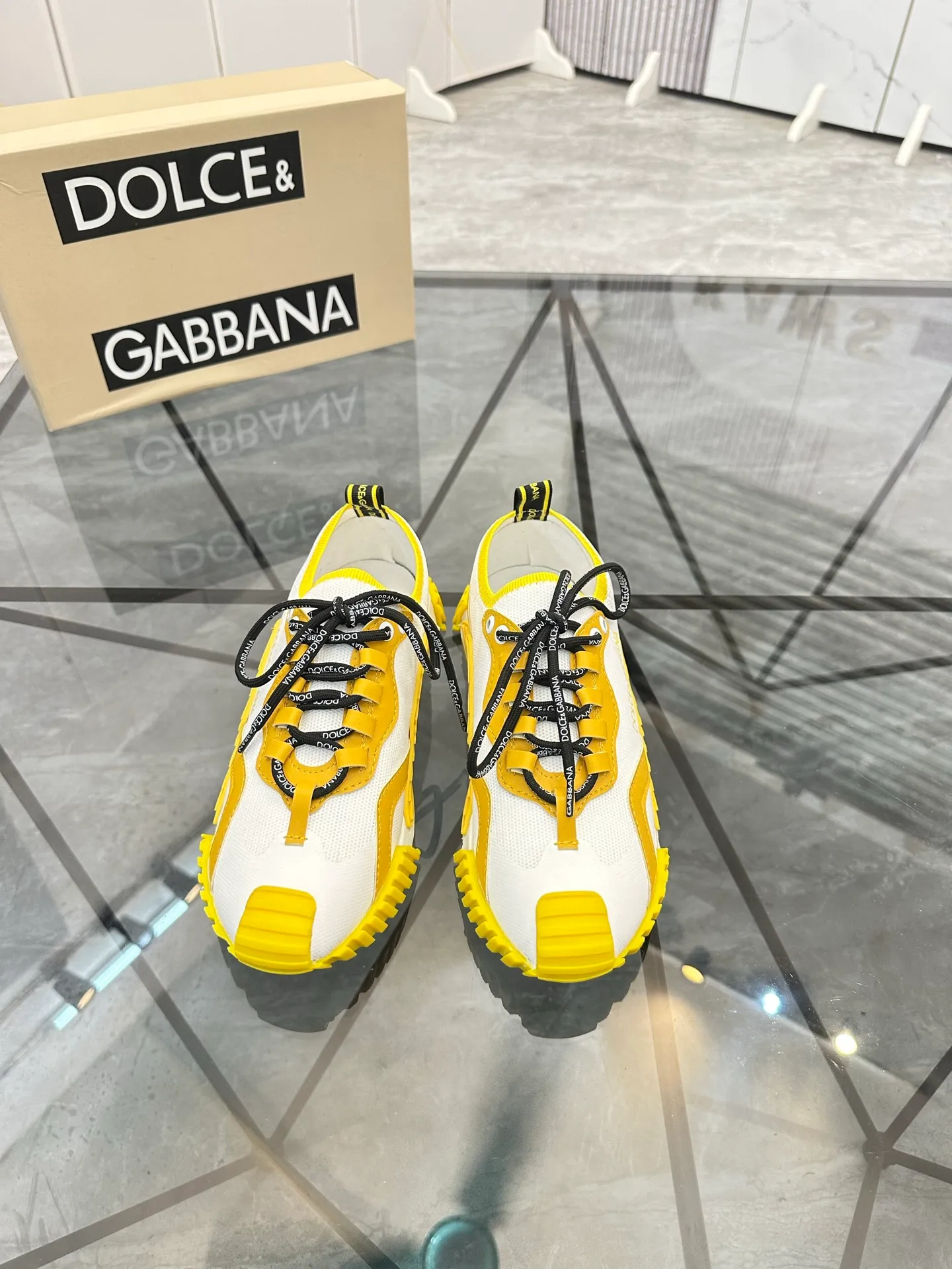 Men's shoes: 💰P460¥ Product trademark: DG "Dolce & Gabbana*" low-top sneakers Regular size: 35-44 (can be customized to 45.46.) Couple style Product materials: Upper imported cowhide stitching original material, breathable lining, original outsole. Number: 803